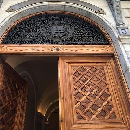 Cuesta Sto Domingo, Vive El Madrid De Los Austrias Exterior foto