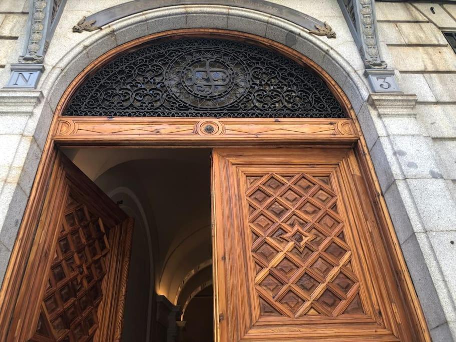 Cuesta Sto Domingo, Vive El Madrid De Los Austrias Exterior foto